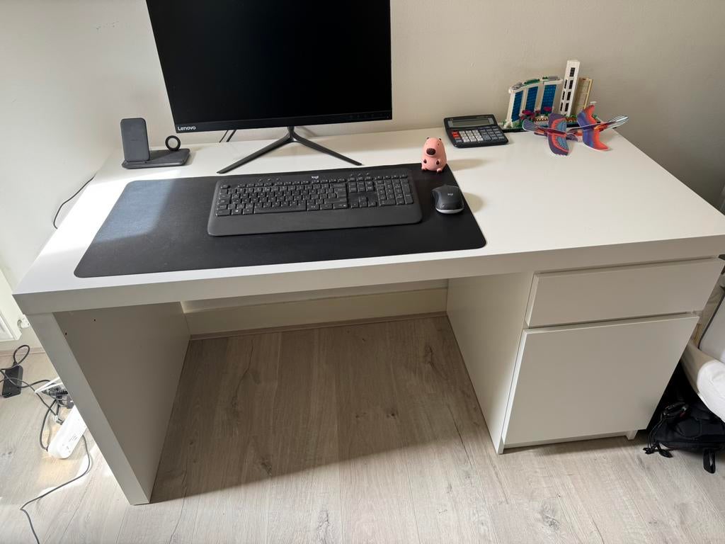 White desk with drawer and hutch, Ophalen, Met lades, Zo goed als nieuw, Computerbureau