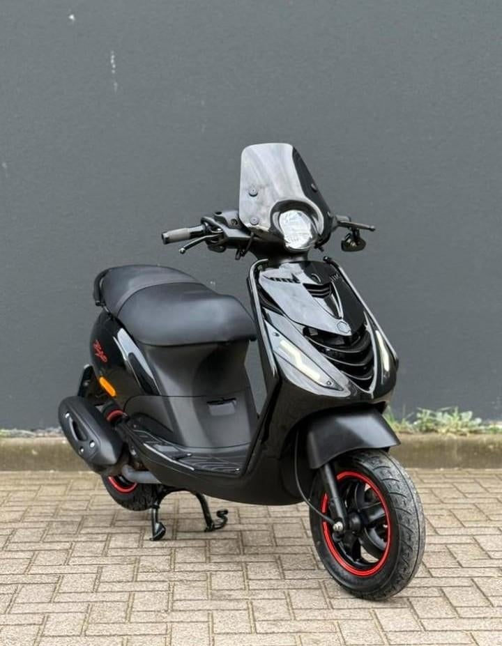 Piaggio Zip 4T I-Get 2018 Glans Zwart FULL OPTION 45km, Overige modellen, Maximaal 45 km/u, N.V.T., Zo goed als nieuw