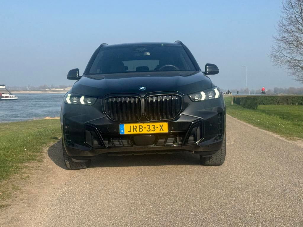 BMW X5 Xdrive50e 490pk Aut 2025 Zwart m sport pro, Auto's, BMW, Particulier, X5, 360° camera, 4x4, Achteruitrijcamera, Adaptieve lichten