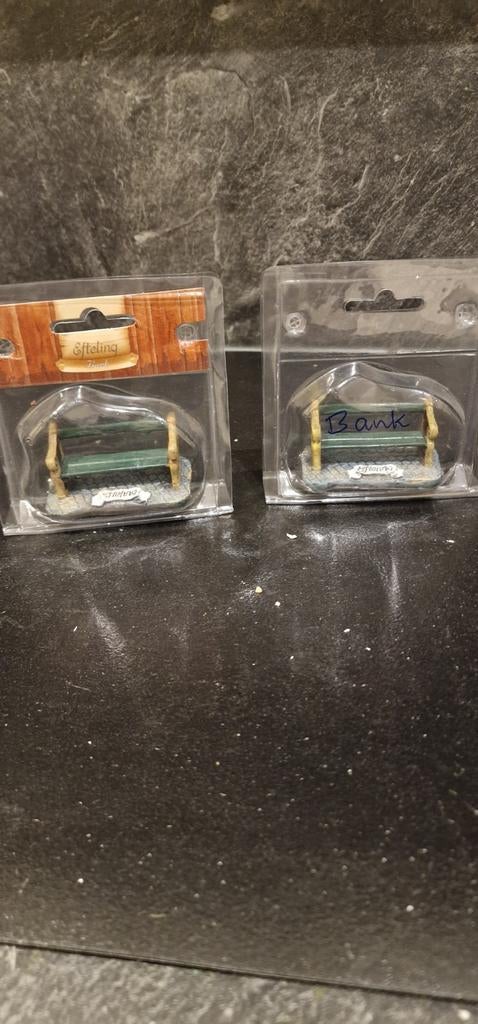 Efteling Luville Miniatuur Bankjes (2 stuks), Ophalen of Verzenden, Nieuw, Beeldje of Poppetje