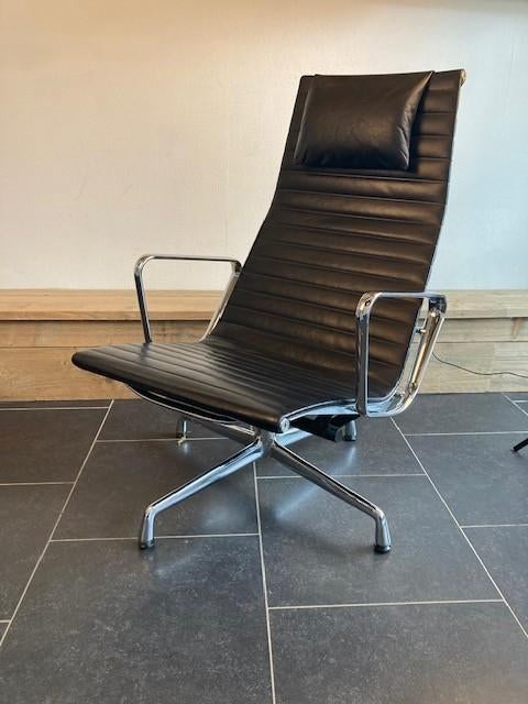 Vitra Eames EA 124 fauteuil , chroom, zwart leder, Huis en Inrichting, Fauteuils, Vitra, Design, 75 tot 100 cm, Ophalen of Verzenden