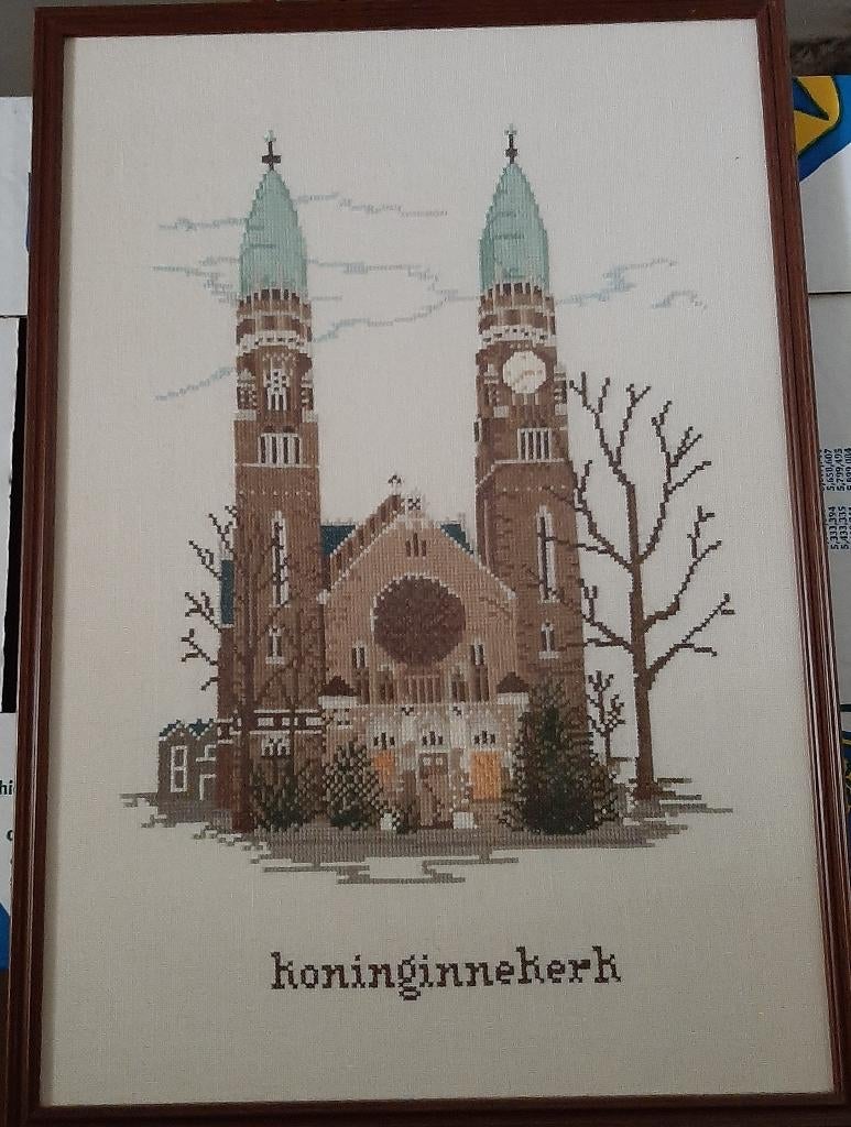 geborduurd schilderij "Koninginnekerk in Rotterdam", Ophalen of Verzenden, Zo goed als nieuw, Handborduren, Overige typen