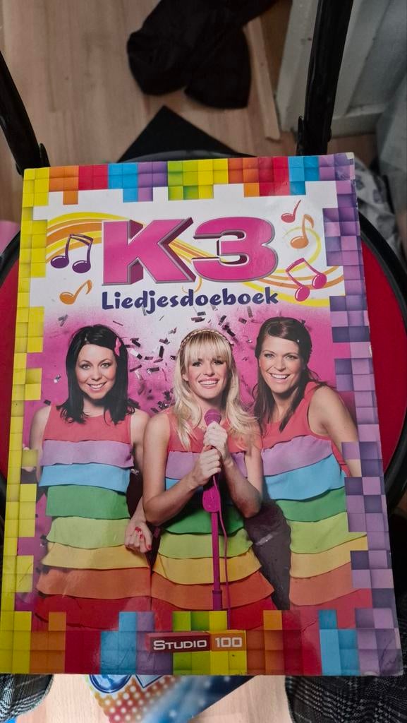 K3 Liedjesdoeboek - Zo goed als nieuw!, Ophalen of Verzenden