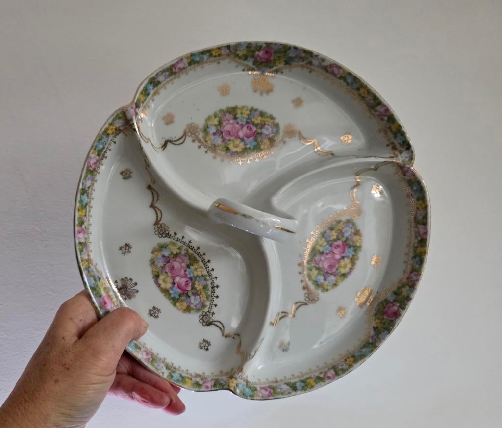 3 vaks schaal met greep rozen randje, Antiek en Kunst, Ophalen of Verzenden