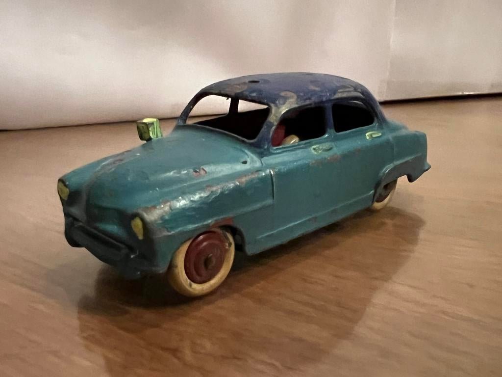 Dinky toys simca 9 aronde 1:43, Ophalen of Verzenden, Zo goed als nieuw, Auto, Dinky Toys