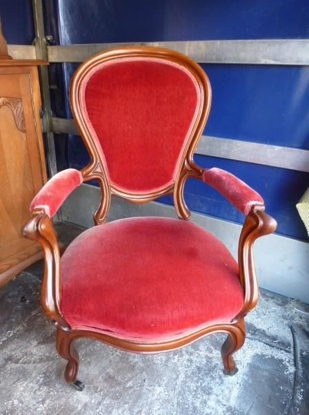 Queen Ann fauteuil met rood fluweel, Ophalen, 75 tot 100 cm, Zo goed als nieuw, Stof