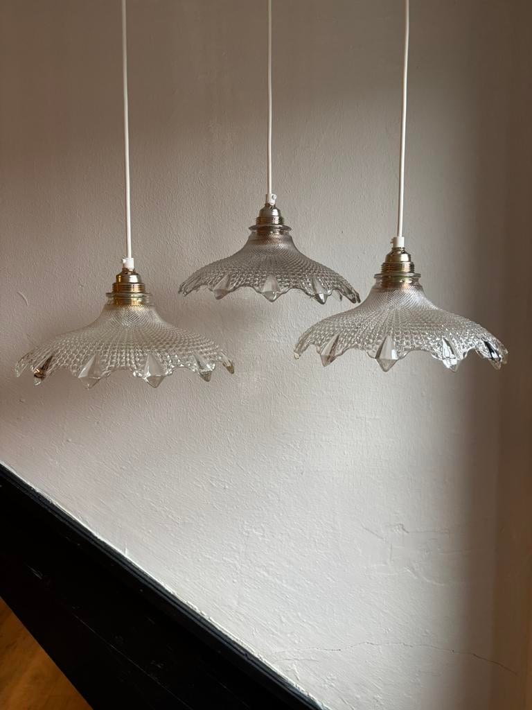 Antiek set 3 Franse holophane teardrop glazen hanglamp glas, Huis en Inrichting, Lampen | Hanglampen, Ophalen of Verzenden, Zo goed als nieuw