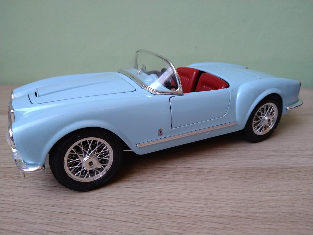 1955 Lancia Aurelia B24 Spider Licht Blauw 1:18 - Bburago, Ophalen of Verzenden, Zo goed als nieuw, Auto, Bburago