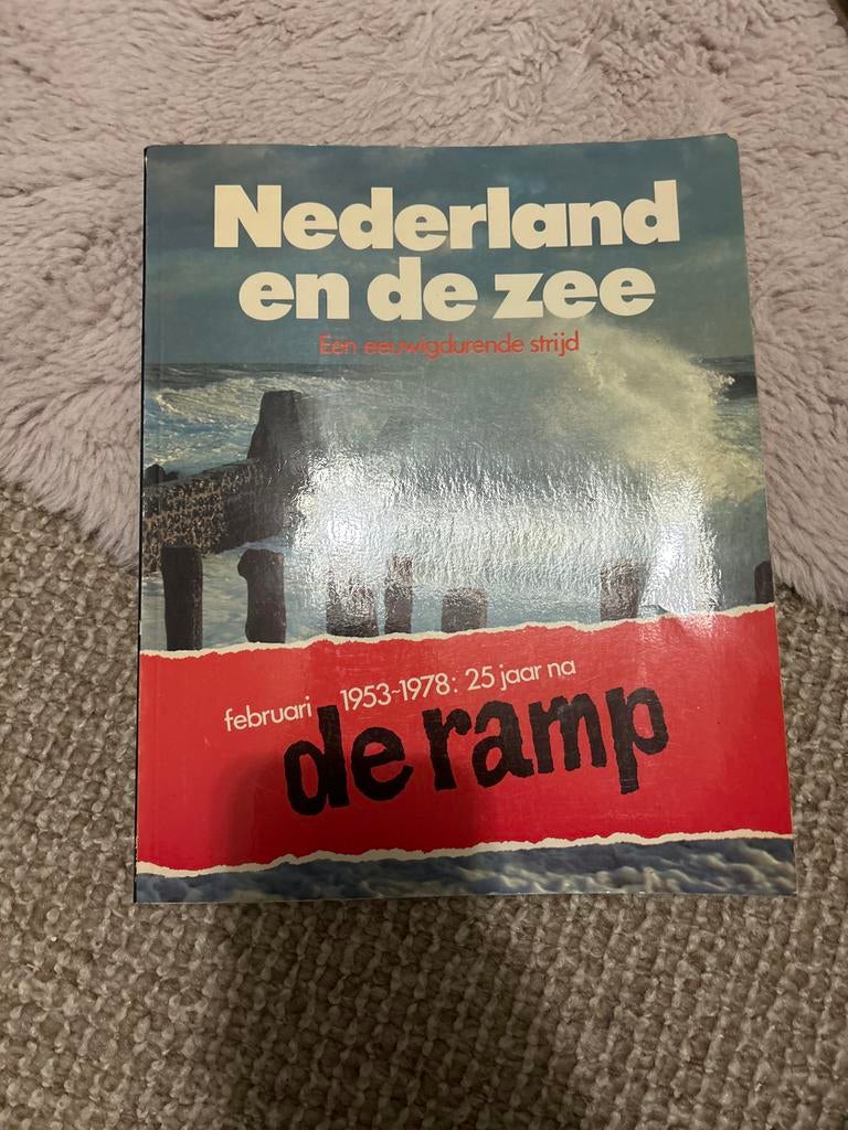 Nederland en de zee - Ramp 1953, Boeken, Geschiedenis | Stad en Regio, Ophalen of Verzenden, 20e eeuw of later, Zo goed als nieuw