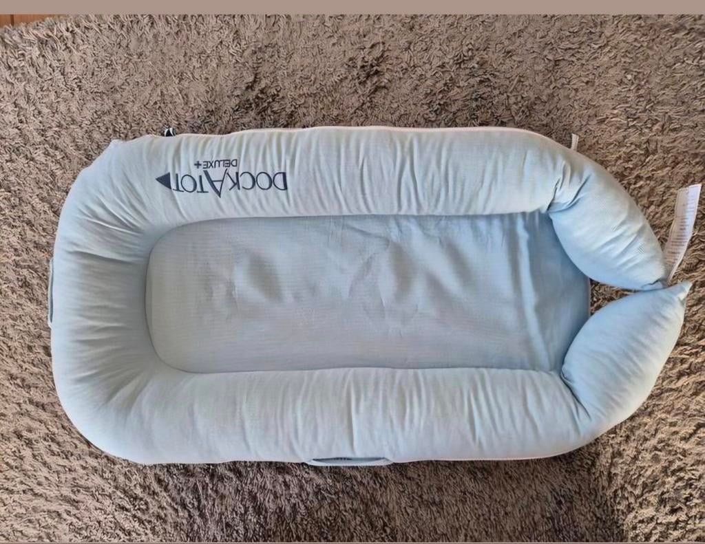 DockATot Deluxe+ babynestje met 2 hoezen, Ophalen, Zo goed als nieuw