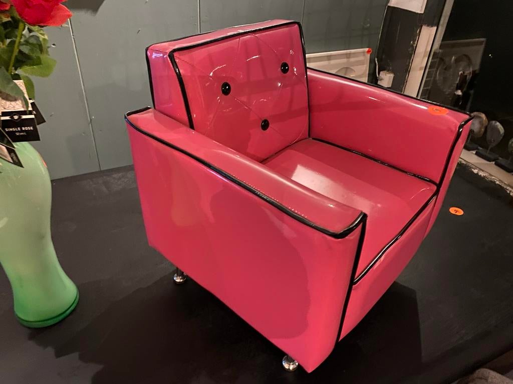 Knalroze Peuterstoel in Lakleer, Kinderen en Baby's, Kinderkamer | Tafels en Stoelen, Ophalen, Nieuw, Stoel(en)