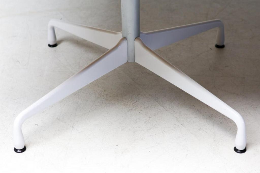 Vitra Segmented Base Dining Table — Charles & Ray Eames, Ophalen, -, -, Zo goed als nieuw