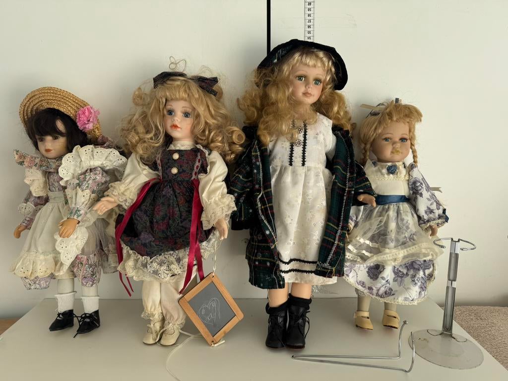 4 dolls, Ophalen of Verzenden, Zo goed als nieuw
