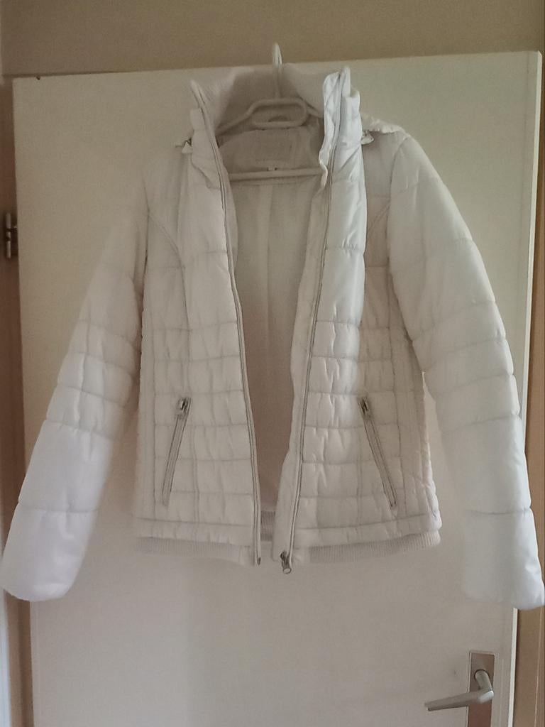 Mooie jas maat 38, Kleding | Dames, Jassen | Winter, Ophalen of Verzenden, Zo goed als nieuw, Maat 38/40 (M), Wit
