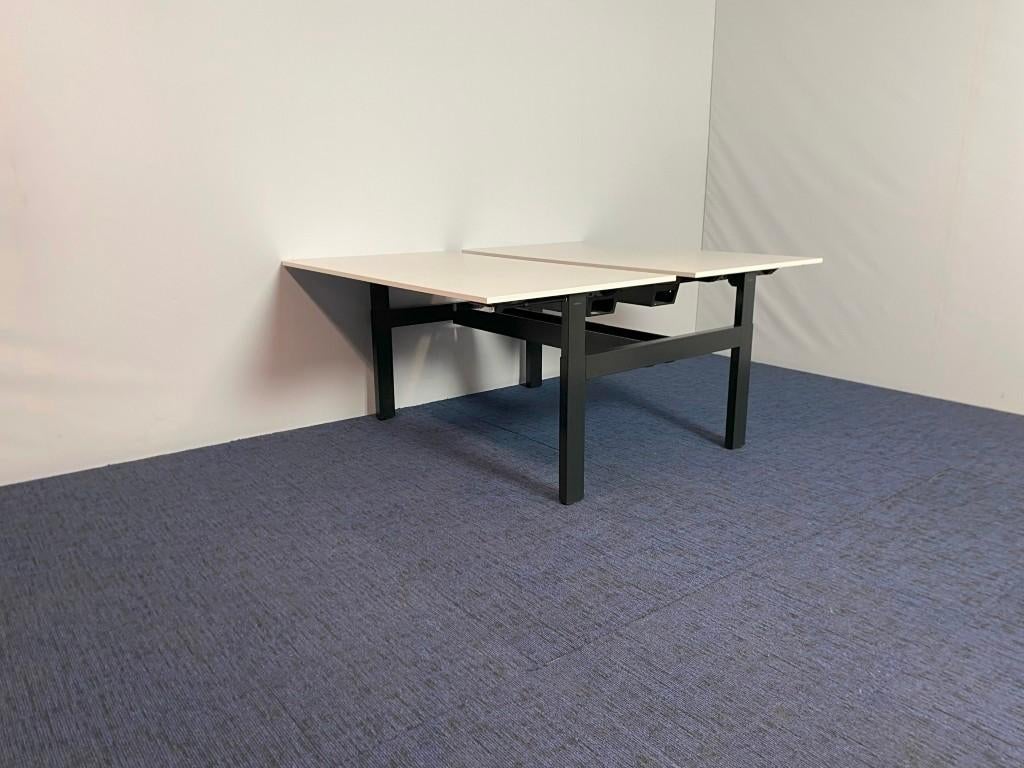 11 x Bench bureau Ahrend Balance, wit/zwart, 140 x 170 cm., Ophalen, In hoogte verstelbaar, Gebruikt
