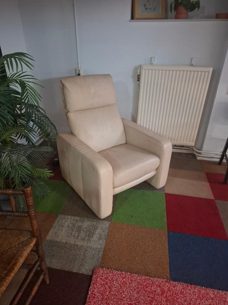 Senioren stoel, Ophalen, Gebruikt, Wit, Afneembaar kunstleer