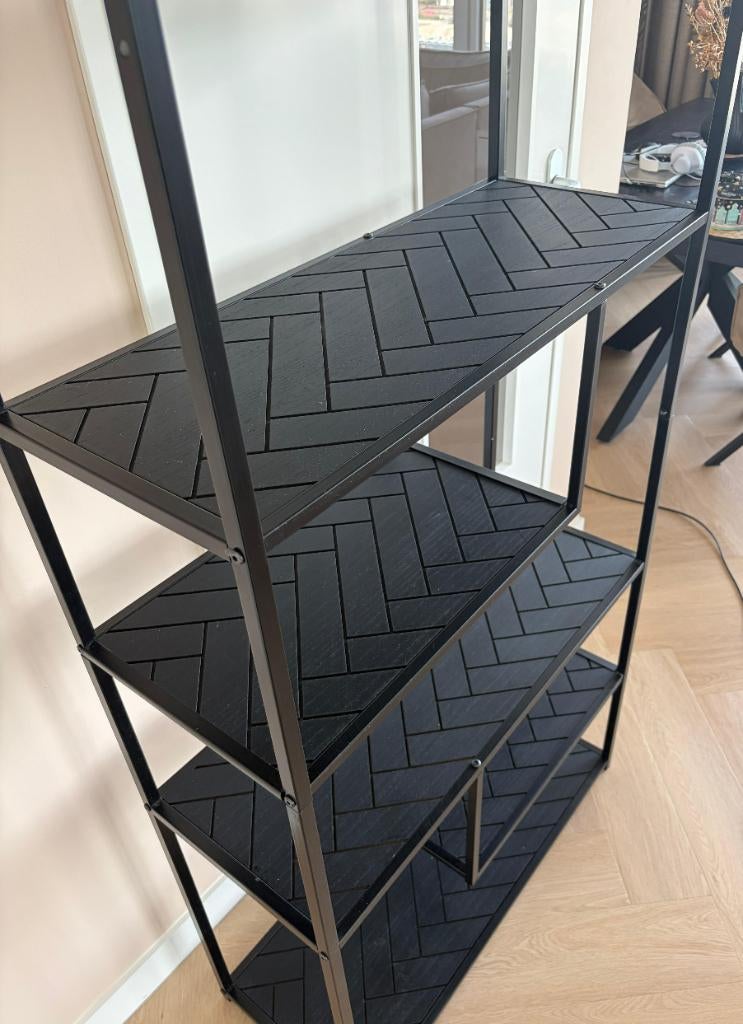 ZWARTE VISGRAAT VAKKENKAST, Huis en Inrichting, Ophalen, Zo goed als nieuw