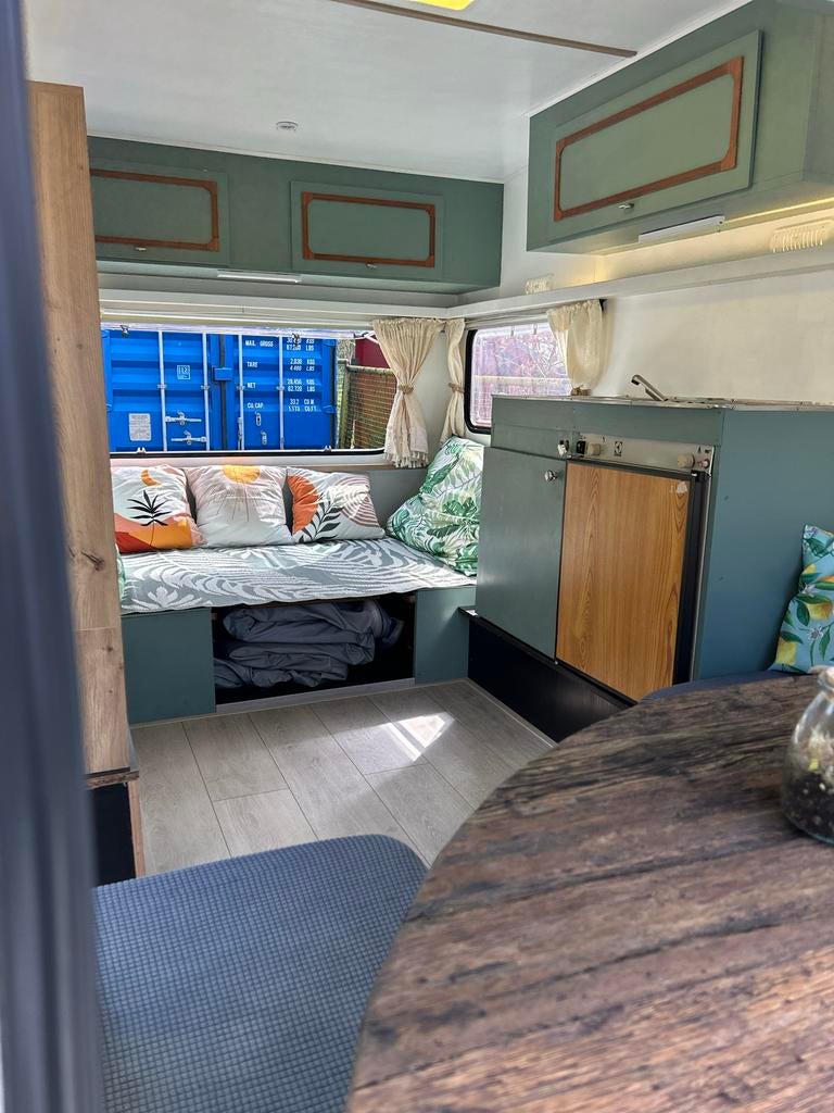 Retro Kip caravan 1976, Rondzit, Kip, Particulier, Koelkast