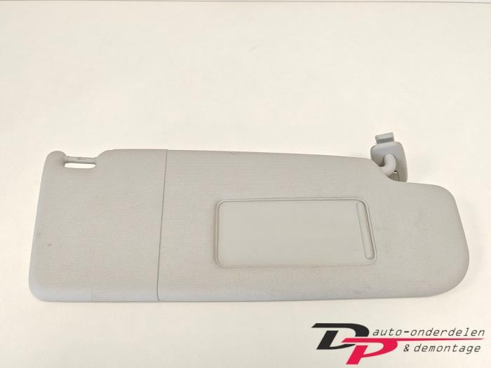 Zonneklep van een Volkswagen Golf Plus