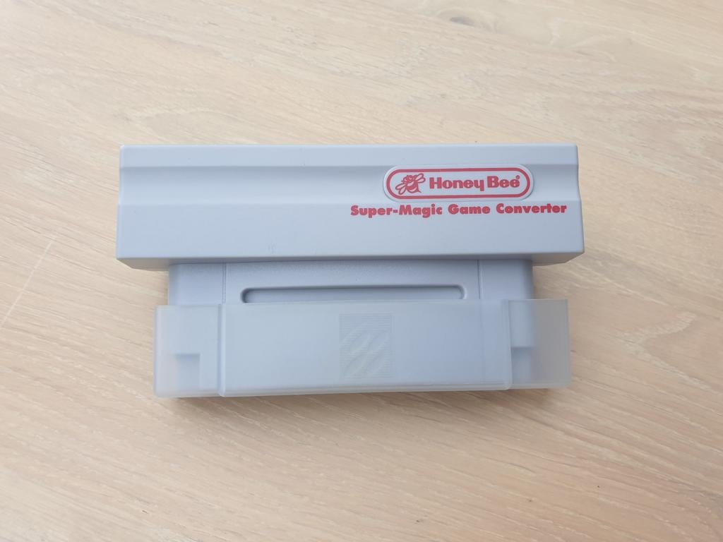 Honey Bee Super-Magic Game Converter voor SNES, Spelcomputers en Games, Games | Nintendo Super NES, Zo goed als nieuw, 1 speler