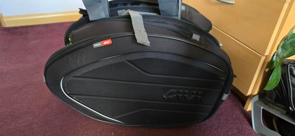 Givi motortassen, Ophalen