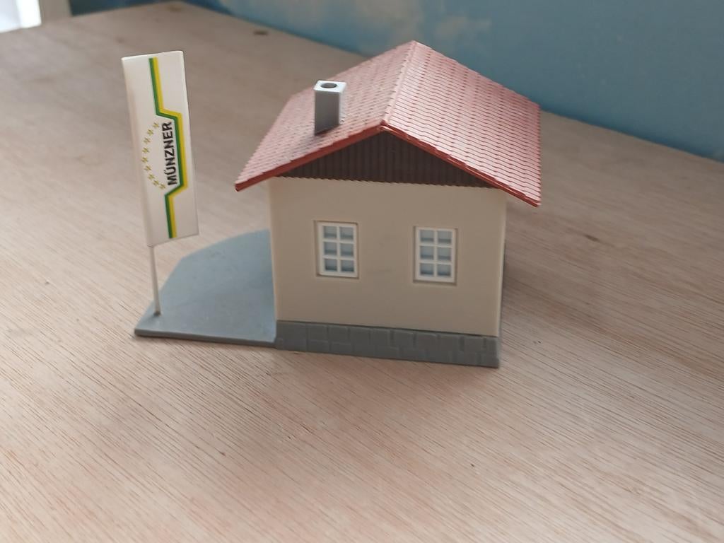 2 huisjes voor N spoor - Münzner, Hobby en Vrije tijd, Modeltreinen | N-Spoor, Ophalen of Verzenden