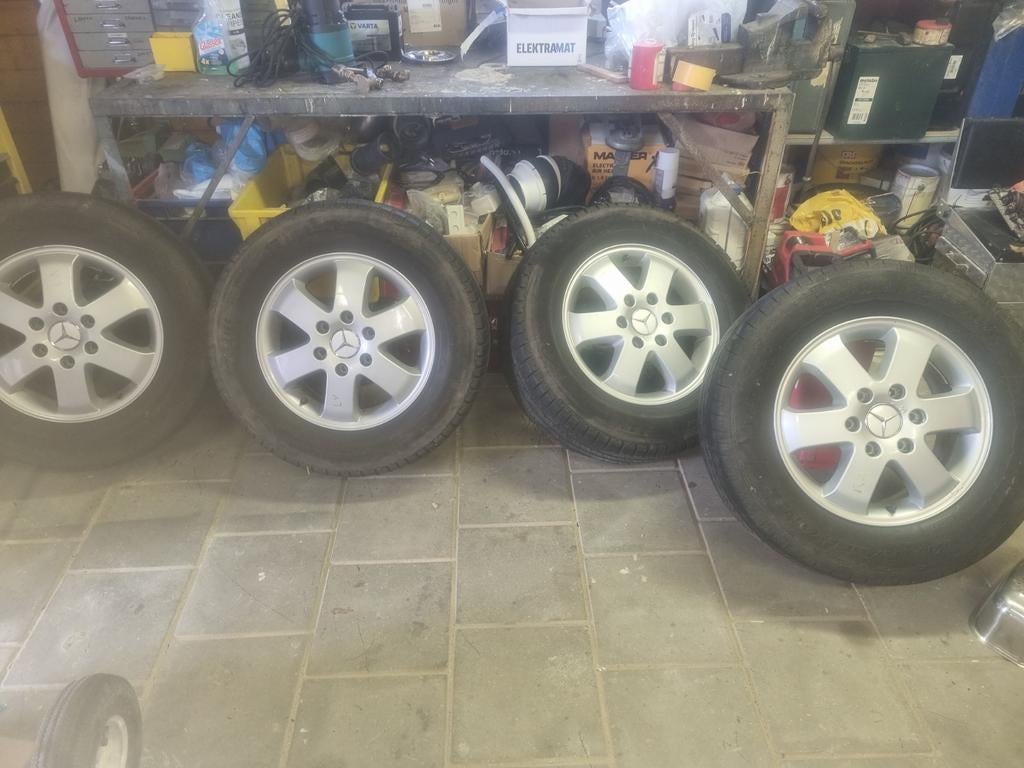 originele Mercedes sprinter velgen met goede zomer banden, Ophalen, 16 inch, 235 mm, Zomerbanden