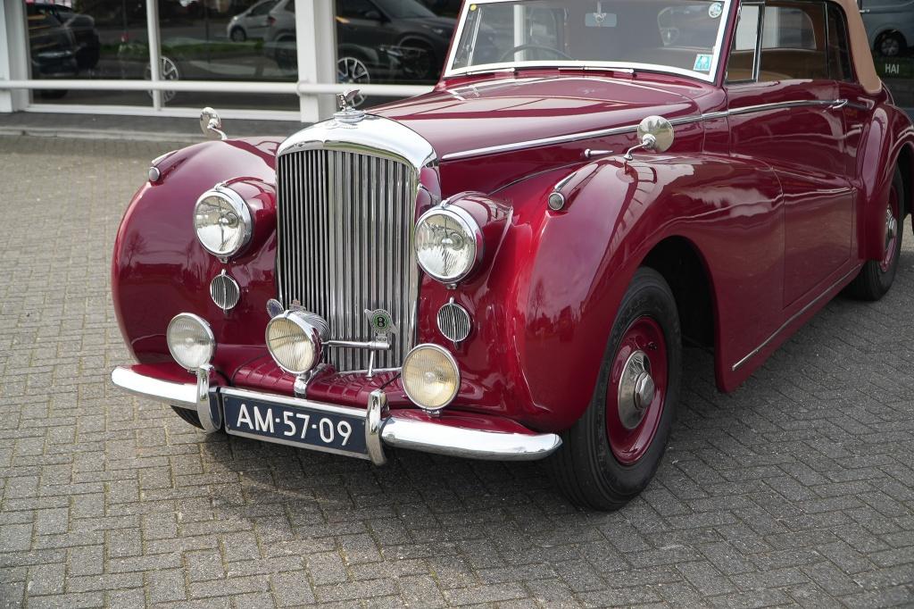 Bentley MK VI Drophead Coupe by Abbott MK VI (bj 1949), Auto's, Beige, 4257 cc, Leder, Bedrijf