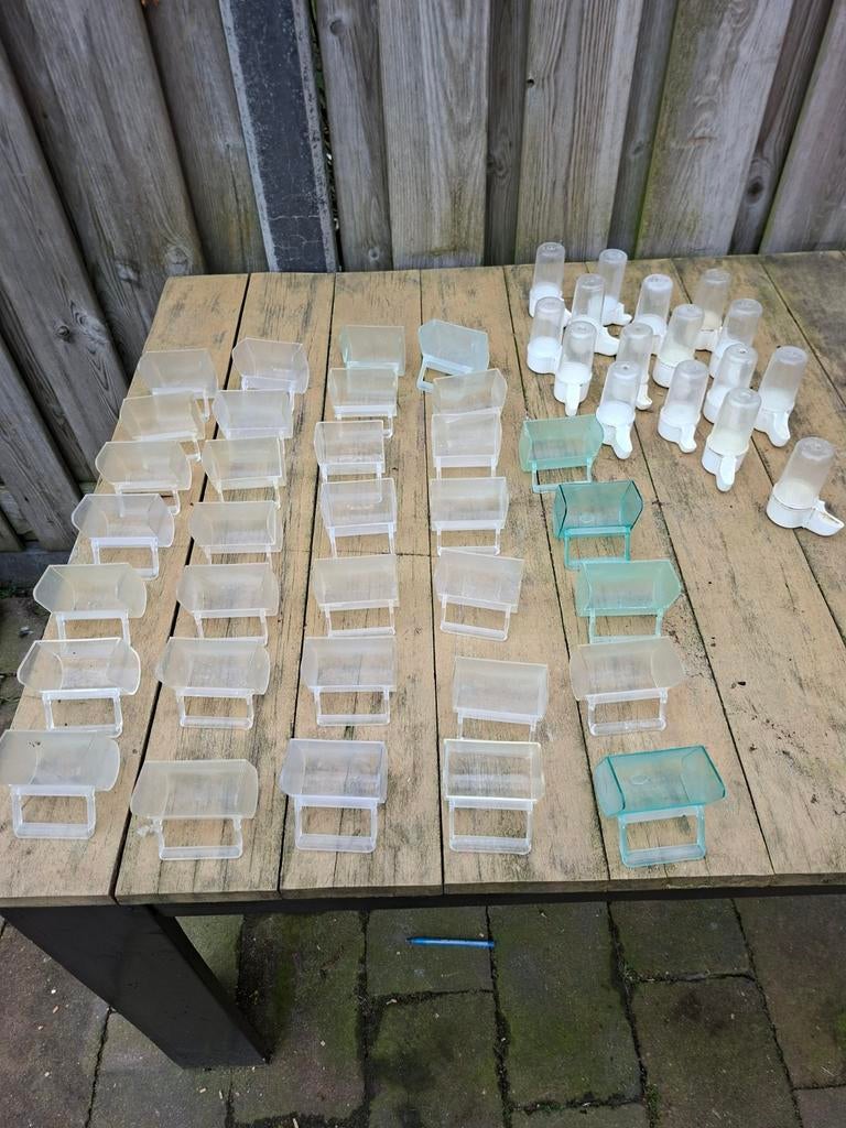 Voer en waterbakken 50 stuks, Ophalen of Verzenden, Hout, Vogelkooi