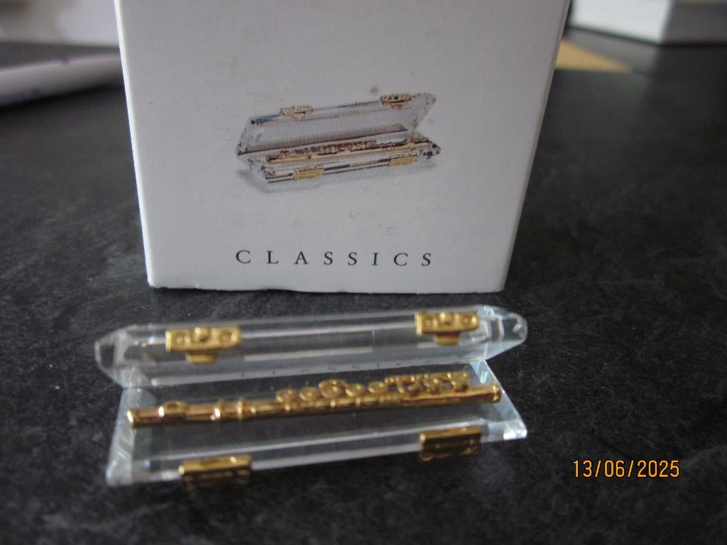 Swarovski Memories Fluit incl. doos & certificaat, Ophalen of Verzenden, Nieuw, Figuurtje