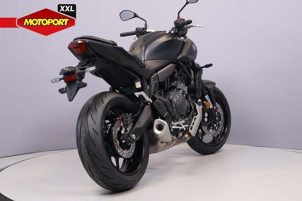 Yamaha MT 07, Bedrijf, Naked bike