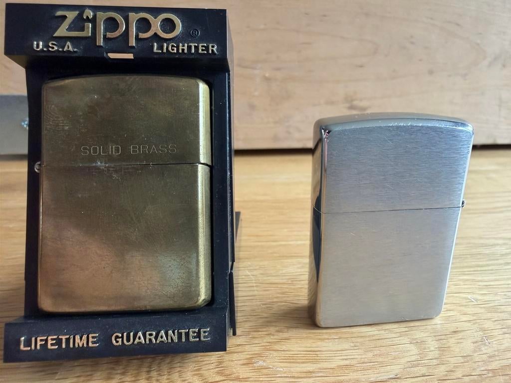 Zippo 1 solid brass 1 nickel, Verzamelen, Rookartikelen, Aanstekers en Luciferdoosjes, Ophalen of Verzenden, Gebruikt, Aansteker