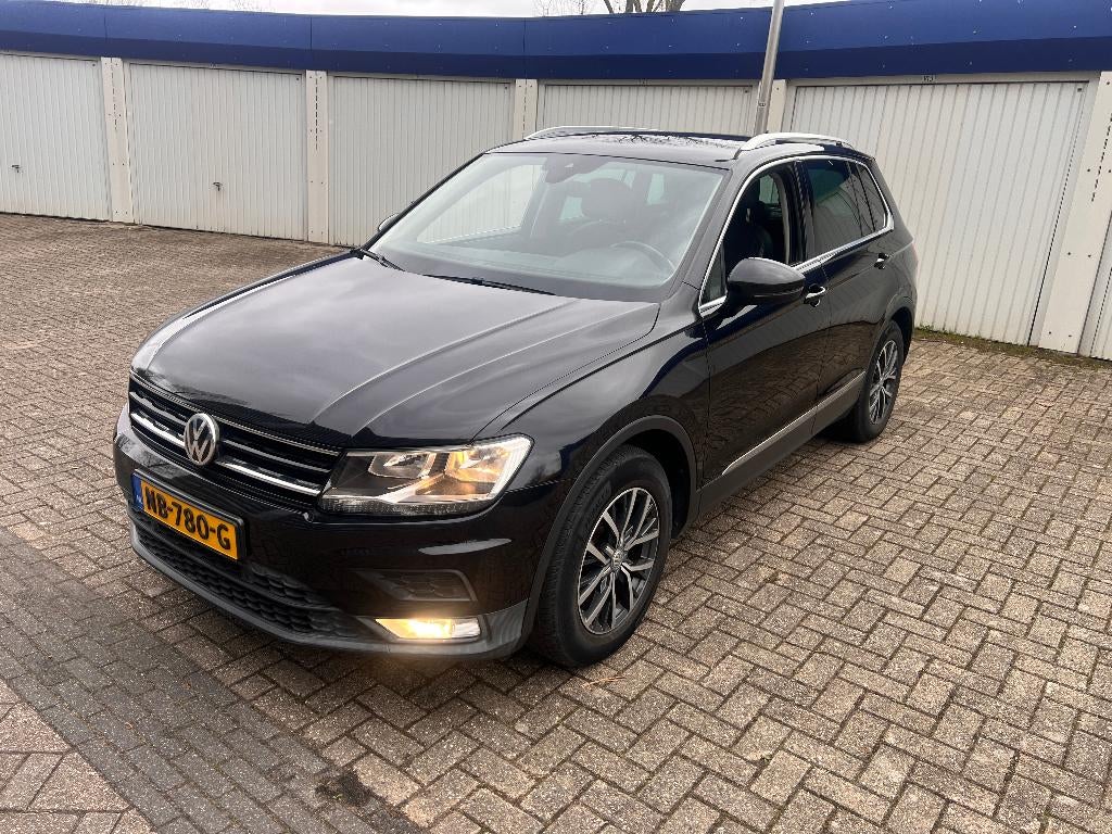Tiguan 1.4TSI AUT Leer CarPlay Trekhaak APK Inruil mogelijk, Auto's, 1800 kg, 4 cilinders, 150 pk, Zwart