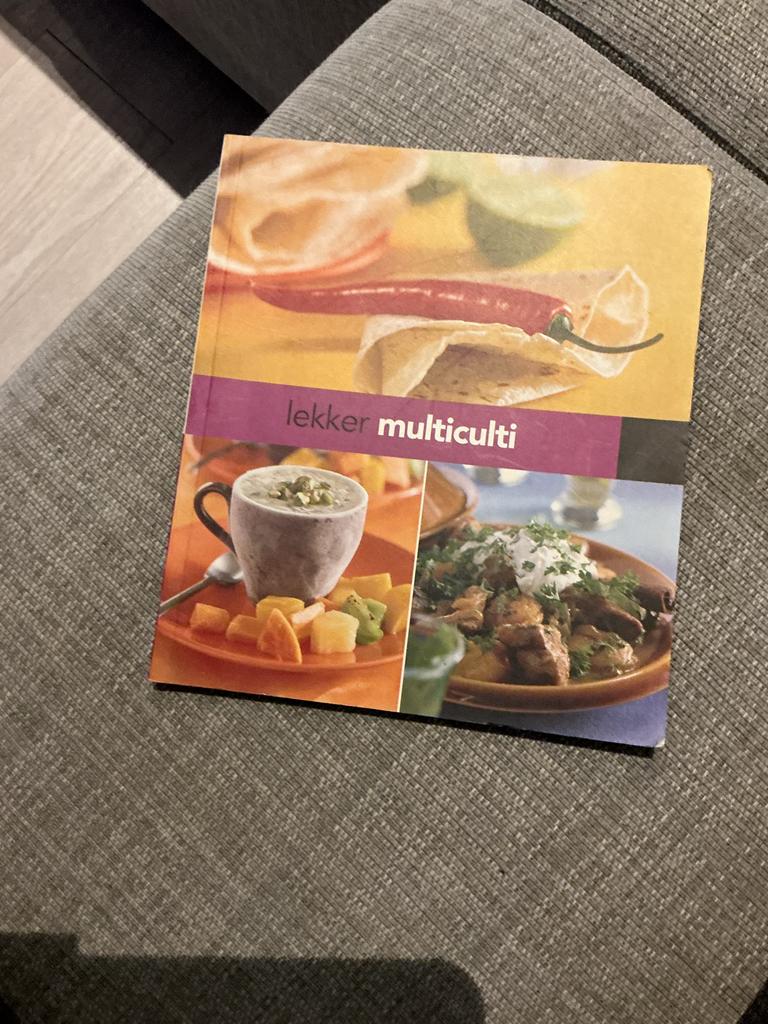 Lekker Multiculti kookboek, Boeken, Ophalen of Verzenden, Gelezen, Overige gebieden, Voorgerechten en Soepen