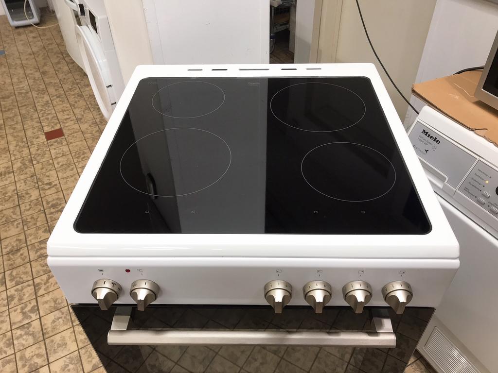 Te koop pelgrim inductie fornuis op 2 fasen in Nieuwe Staat, Ophalen of Verzenden, Zo goed als nieuw