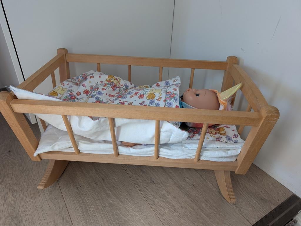 Schommel poppenbed incl pop, Ophalen, Gebruikt, Babypop