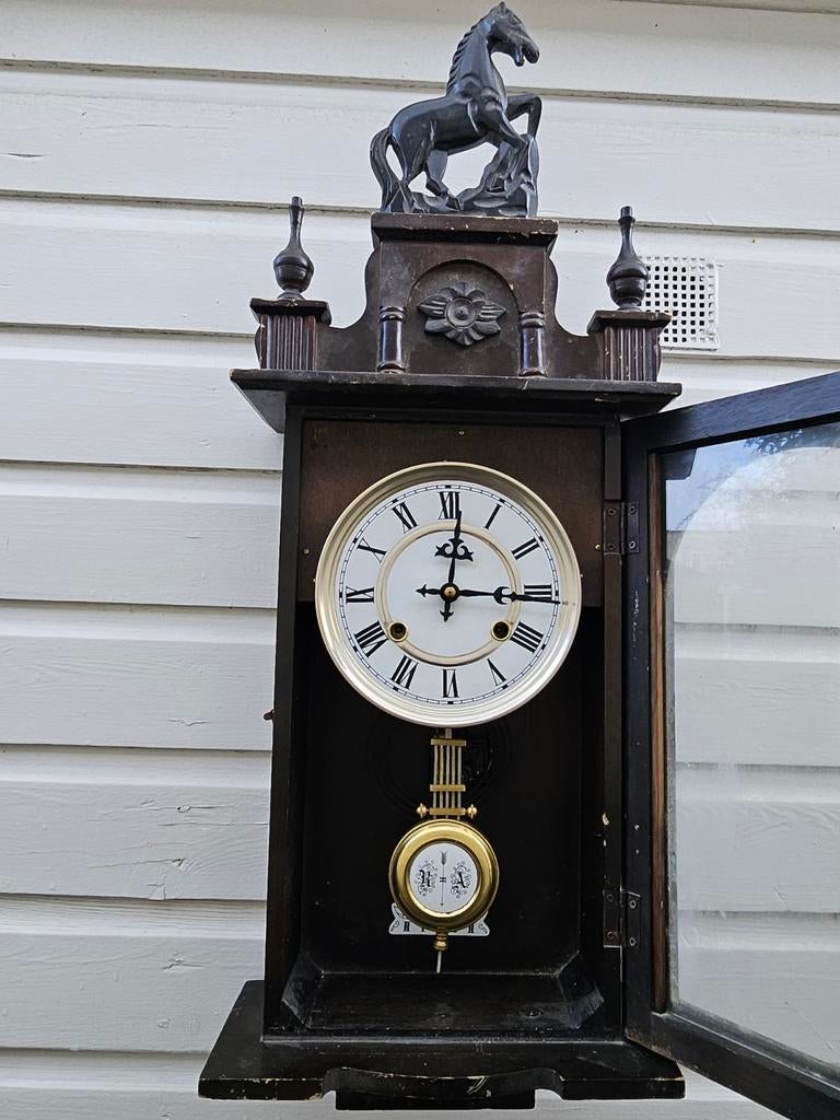 Antieke wandklok met paard, Antiek en Kunst, Antiek | Klokken, Ophalen of Verzenden