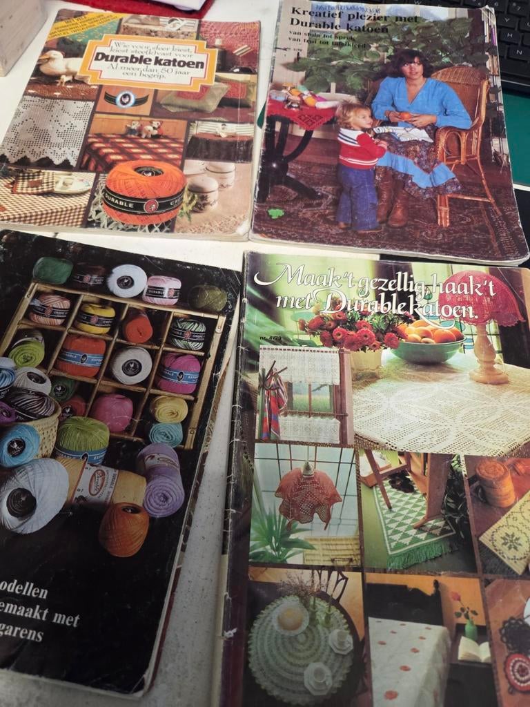 4 vintage durable haakboekjes., Ophalen of Verzenden, Gebruikt, Haken, Patroon of Boek