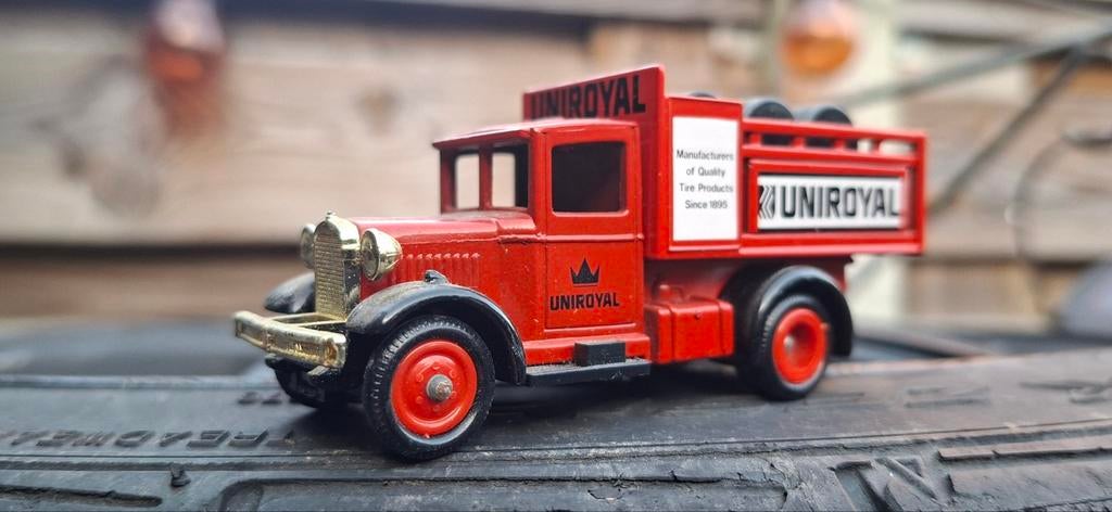 Days Gone Unirojal vrachtwagen model, Hobby en Vrije tijd, Modelbouw | Auto's en Voertuigen, Ophalen of Verzenden