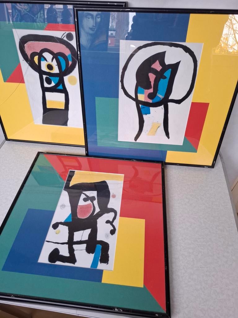 3 Joan Miró litho's in lijst - 1 met gescheurd glas, Ophalen of Verzenden