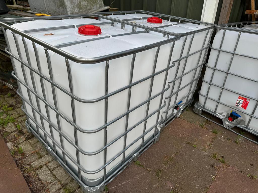 1000 liter IBC containers / tanks / vaten prijs 75 euro, 150 liter of meer, Ophalen, Zo goed als nieuw