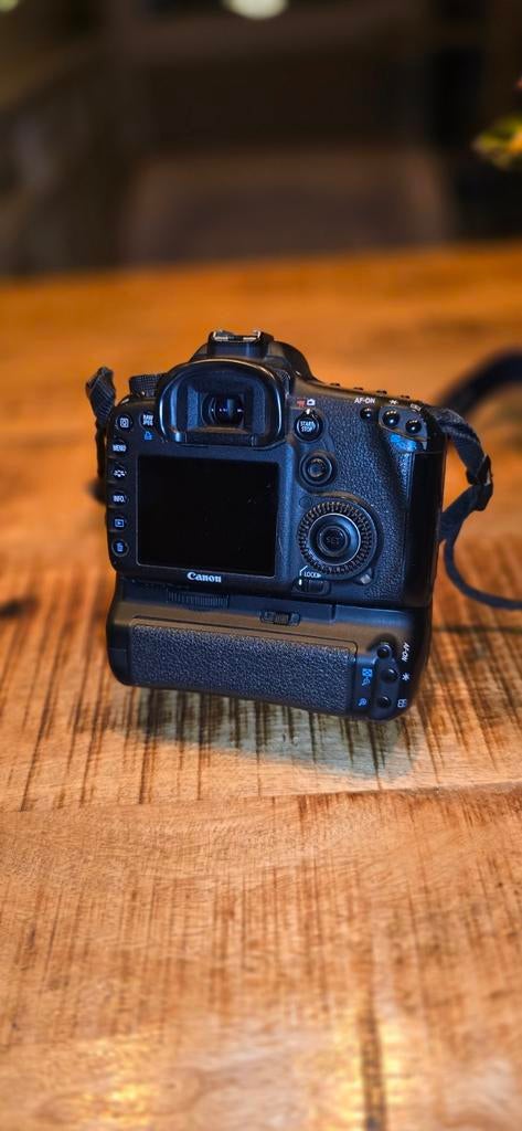 Te koop aangeboden: Canon EOS 7D met battery grip., Audio, Tv en Foto, Fotocamera's Digitaal, Ophalen of Verzenden, Gebruikt, Canon
