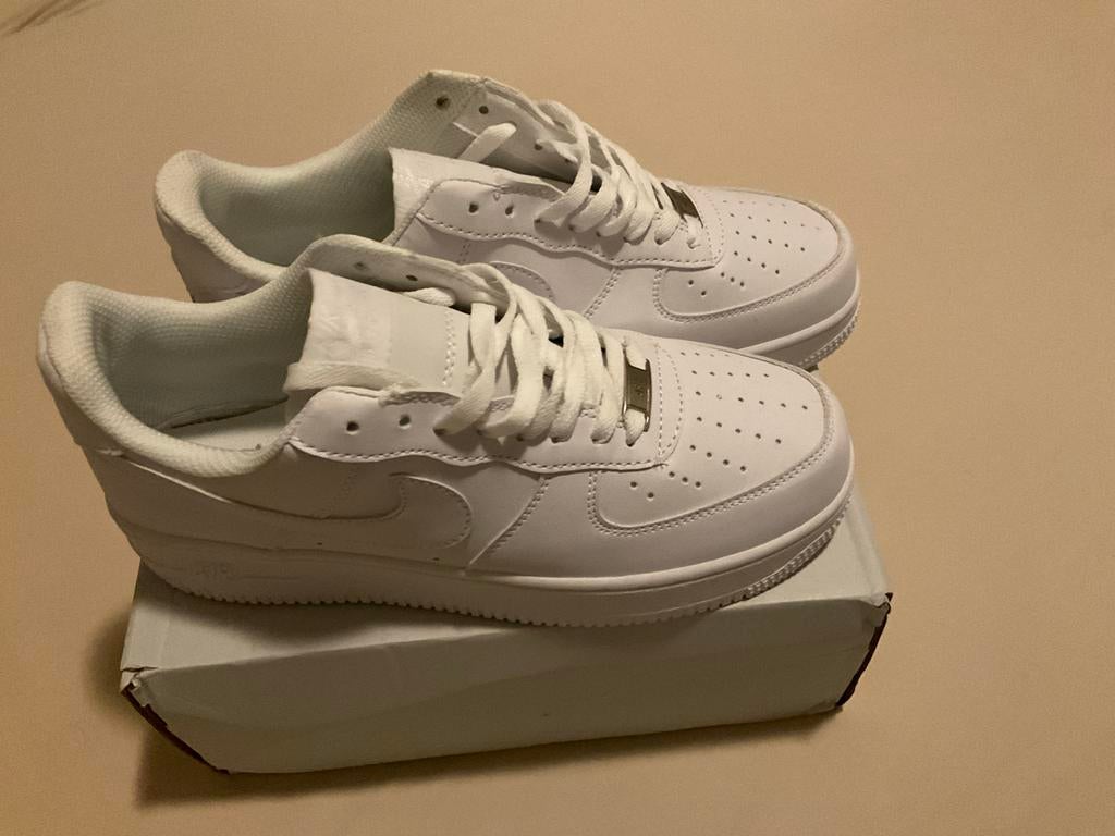 Nieuwe witte Nike Air Force maat 42, Ophalen of Verzenden, Nieuw, Wit, Sneakers of Gympen