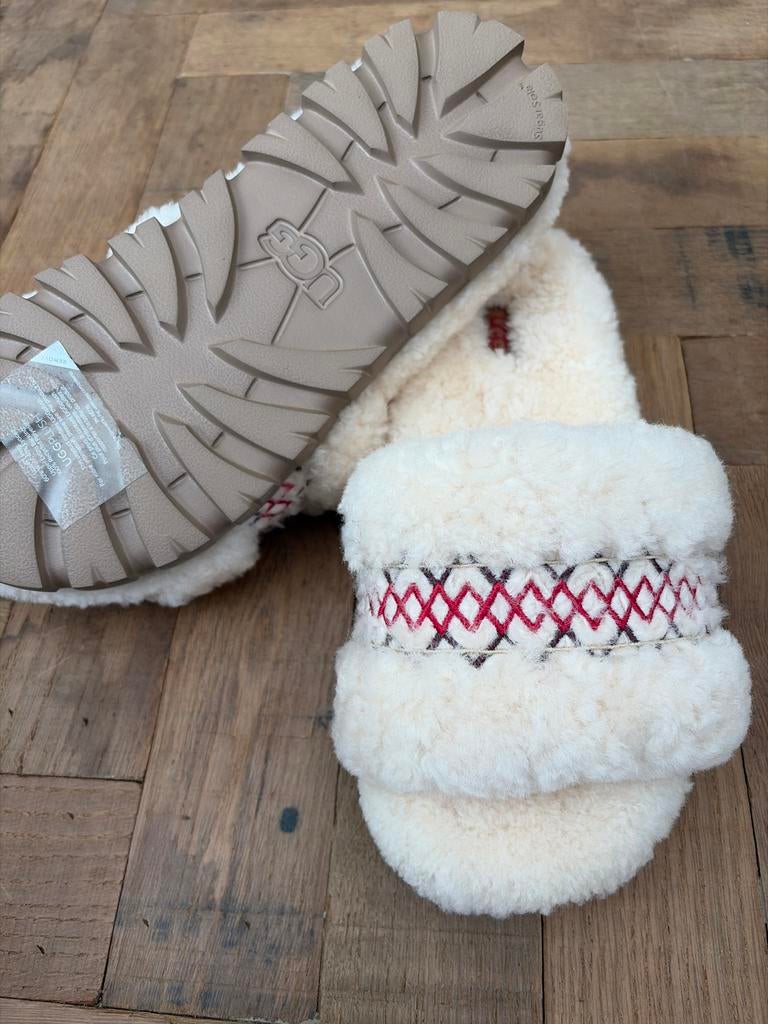 Ugg slippers wit met patroon mt 39 valt groot, Kleding | Dames, Schoenen, Verzenden, Nieuw, Wit, Slippers