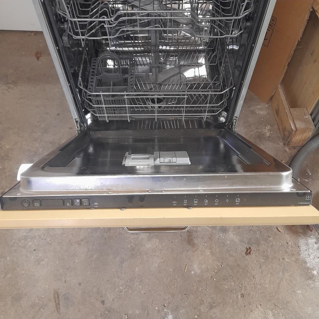 Te koop Vaatwas machine., Ophalen, Gebruikt, Inbouw, 85 tot 90 cm