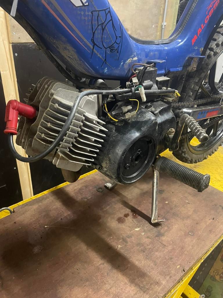 65 cc cilinder met kop en spruitstuk, Fietsen en Brommers, Ophalen of Verzenden, Zo goed als nieuw