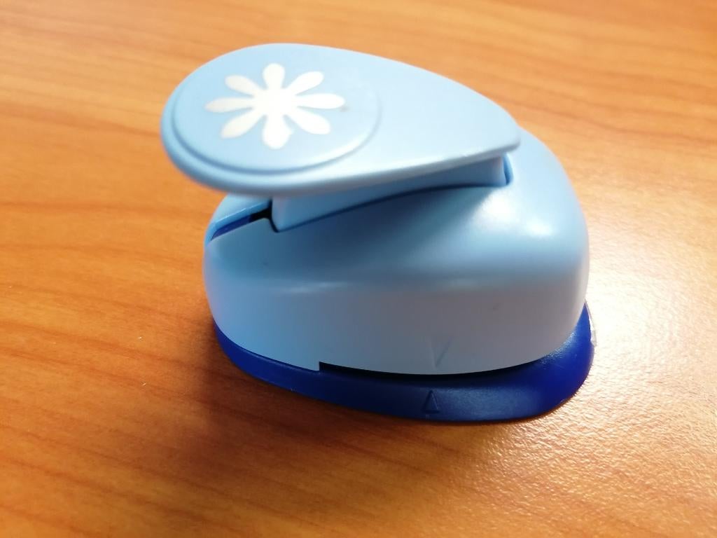 scrapbookpons / perforator, Ophalen of Verzenden, Zo goed als nieuw, Overige thema's, Pons of Mal