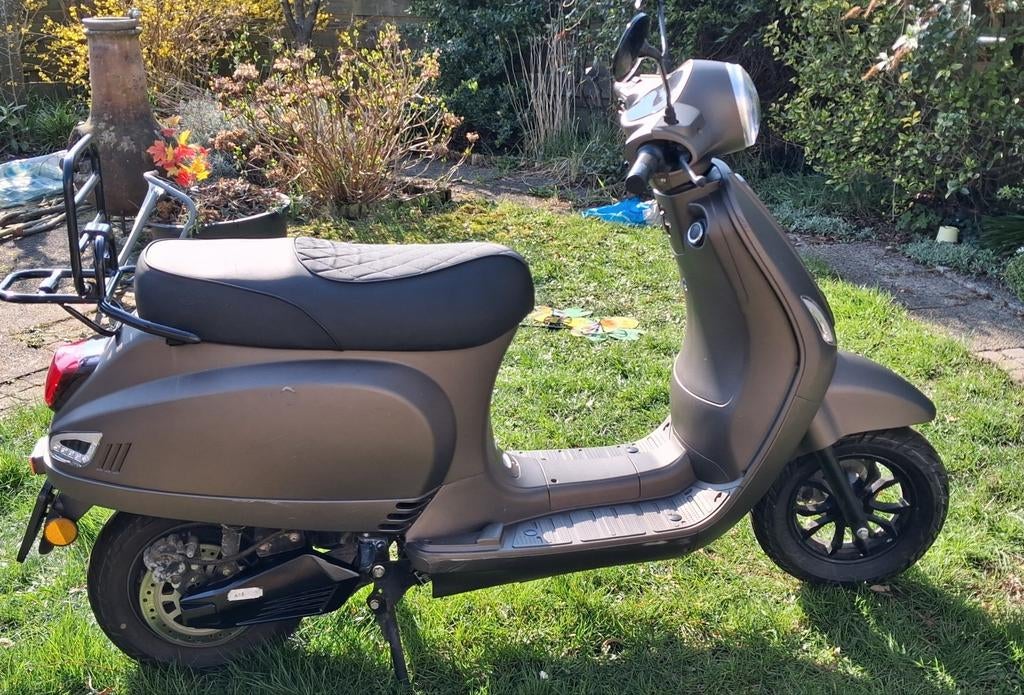 Santini E-Capri scooter, Fietsen en Brommers, Scooters | Overige merken, Gebruikt, Maximaal 45 km/u, Elektrisch, Ophalen