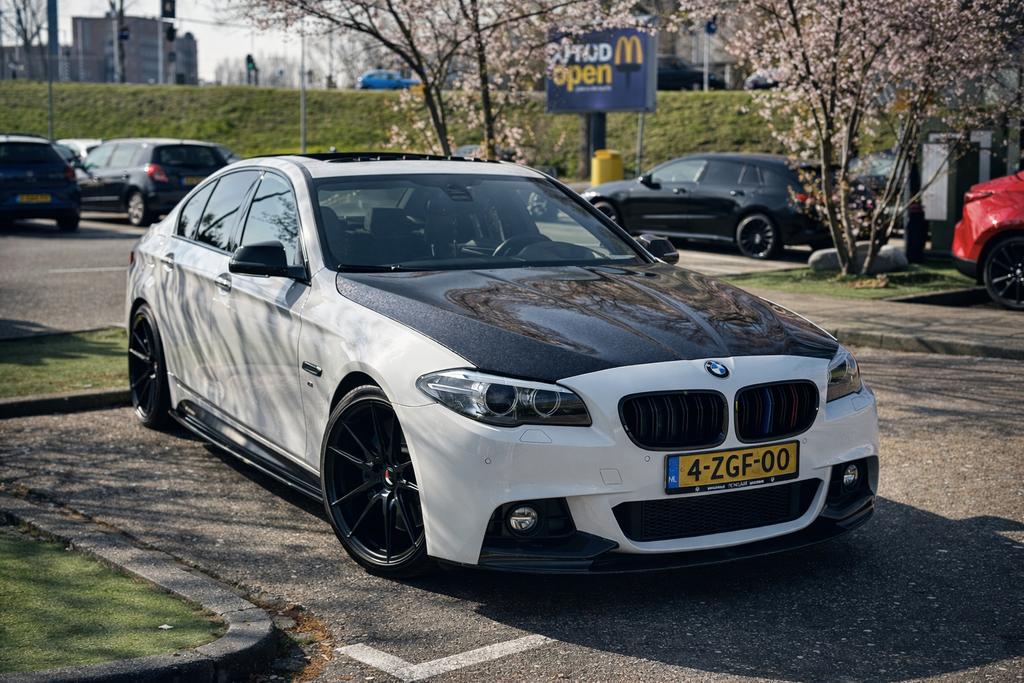 BMW 5-Serie 528I EXECUTİVE EDİTİON Aut8 2015 Wit, Auto's, BMW, Automaat, USB, Euro 6, 4 cilinders