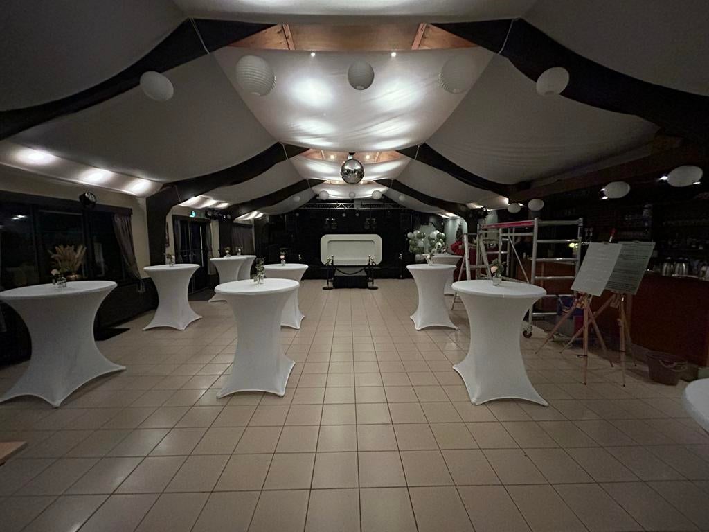 Grote witte doeken (brandvertragend) voor bijv. sfeerplafond, Hobby en Vrije tijd, Feestartikelen, Ophalen of Verzenden, Gebruikt